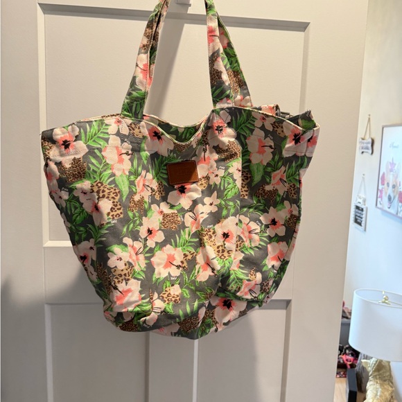 Pink and Green Floral Tote Bag with Spacious Design - Picture 1 of 3